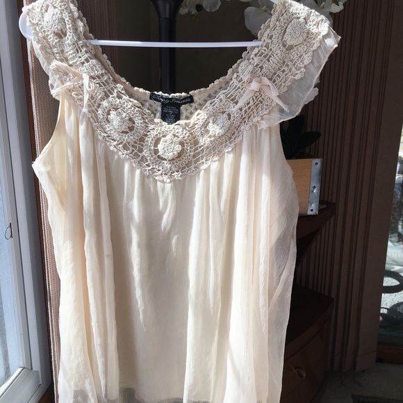 simply irristible Tops - Sleeveless, knitted and flowy.